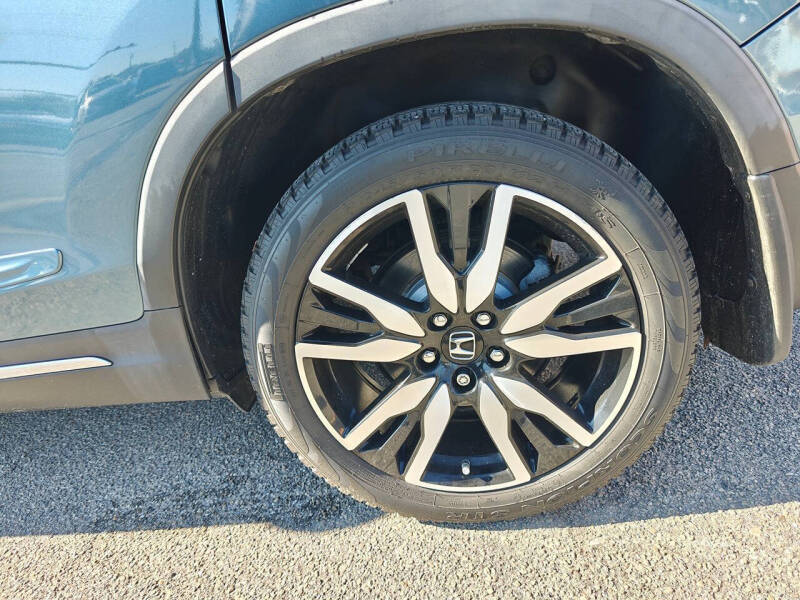 2020 Honda Pilot Touring w/Rear Captain's Chairs