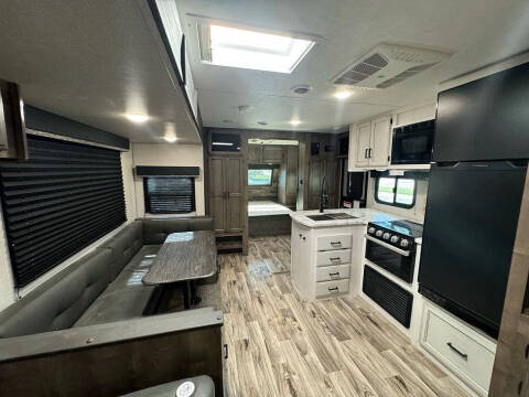 2021 Venture RV Sport Trek