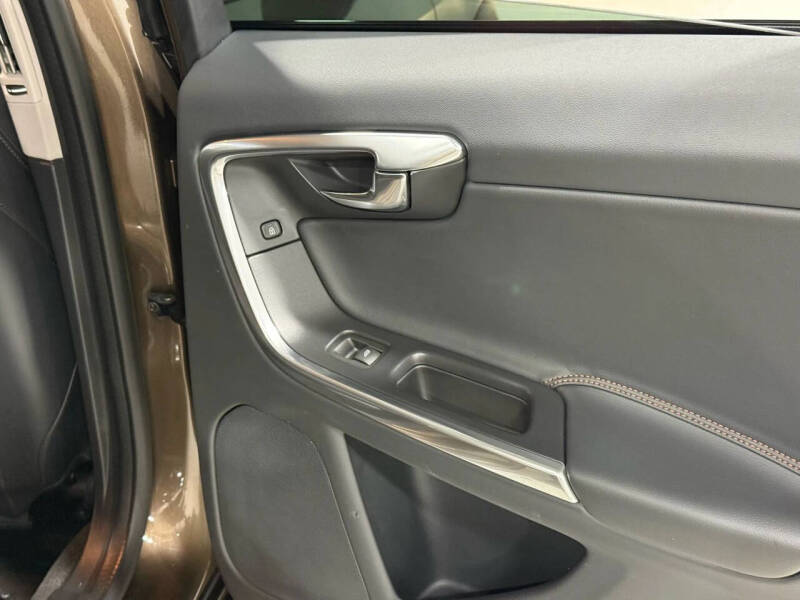 2016 Volvo V60 Cross Country T5