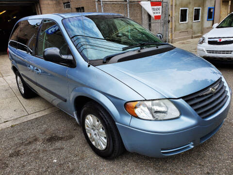 2006 Chrysler Town and Country for sale at Discount Auto Sales in Passaic NJ
