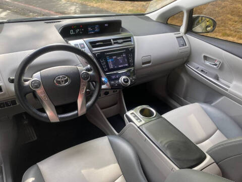 2015 Toyota Prius v Five