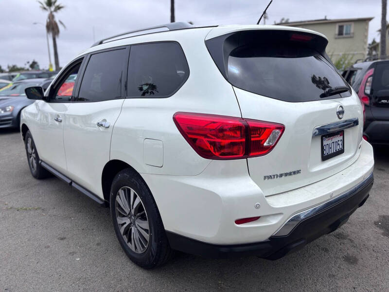2018 Nissan Pathfinder SL