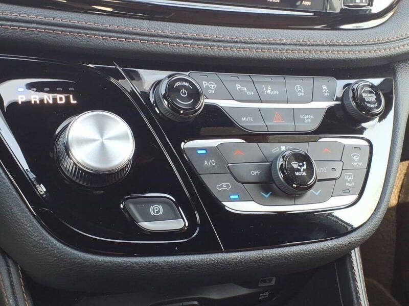 2025 Chrysler Pacifica Pinnacle
