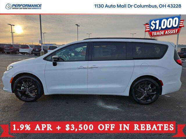 2026 Chrysler Pacifica Select