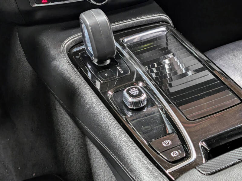 2023 Volvo S60 Recharge T8 Core Dark Theme