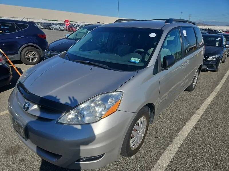 2010 Toyota Sienna LE 7-Passenger
