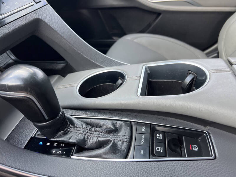 2021 Toyota Avalon Hybrid XLE