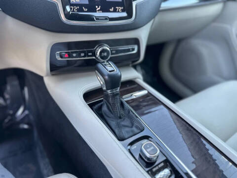 2017 Volvo XC90 T6 Momentum