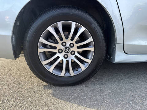2019 Toyota Sienna XLE 8-Passenger
