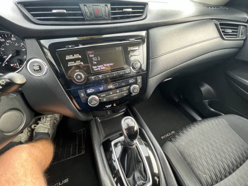 2017 Nissan Rogue SV