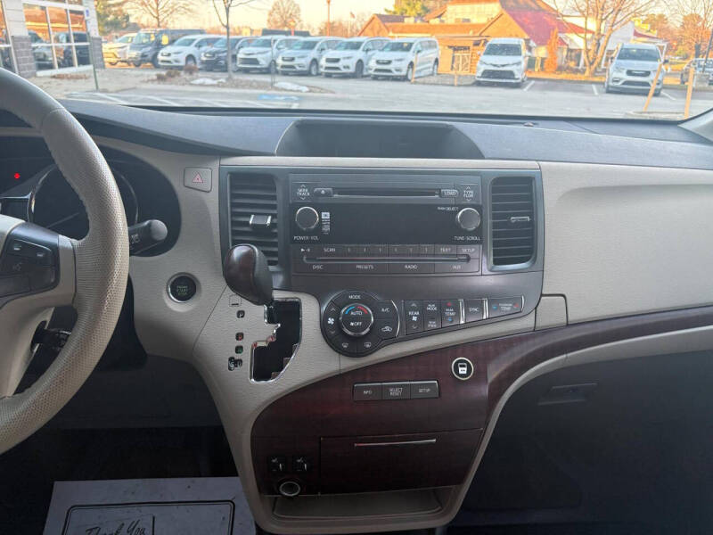 2012 Toyota Sienna
