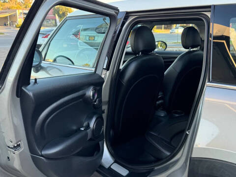 2017 MINI Hardtop 4 Door Cooper