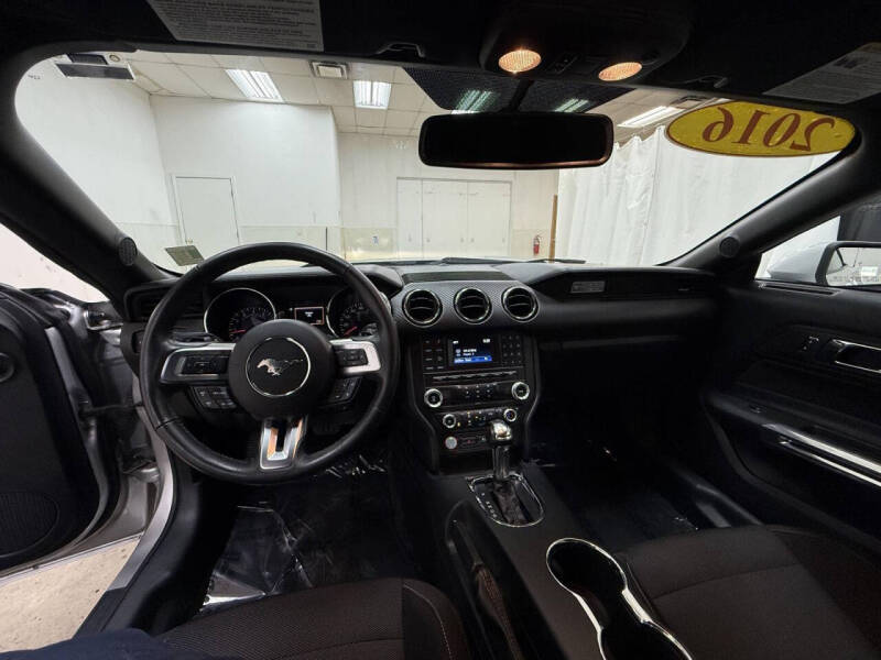 2016 Ford Mustang V6