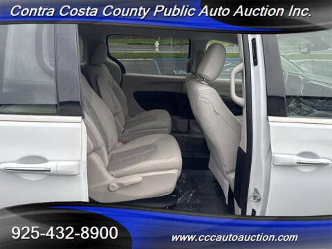 2017 Chrysler Pacifica Hybrid Touring Plus