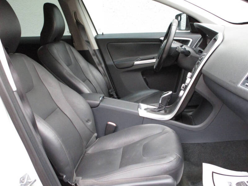 2016 Volvo XC60 T5 Drive-E Premier