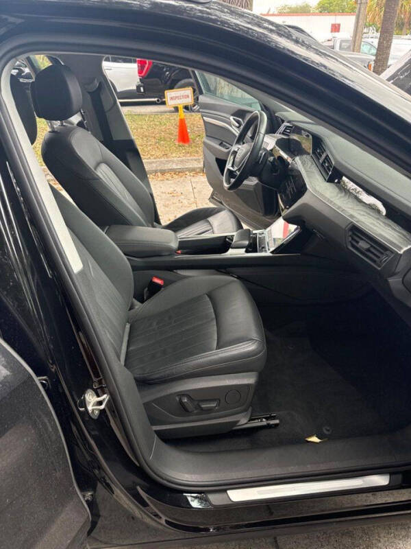 2021 Audi e-tron quattro Premium