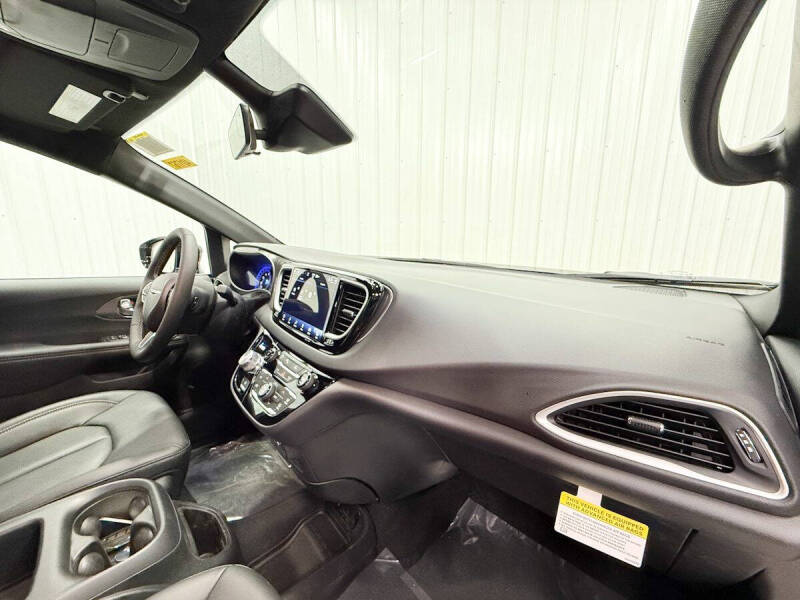 2025 Chrysler Pacifica Pinnacle