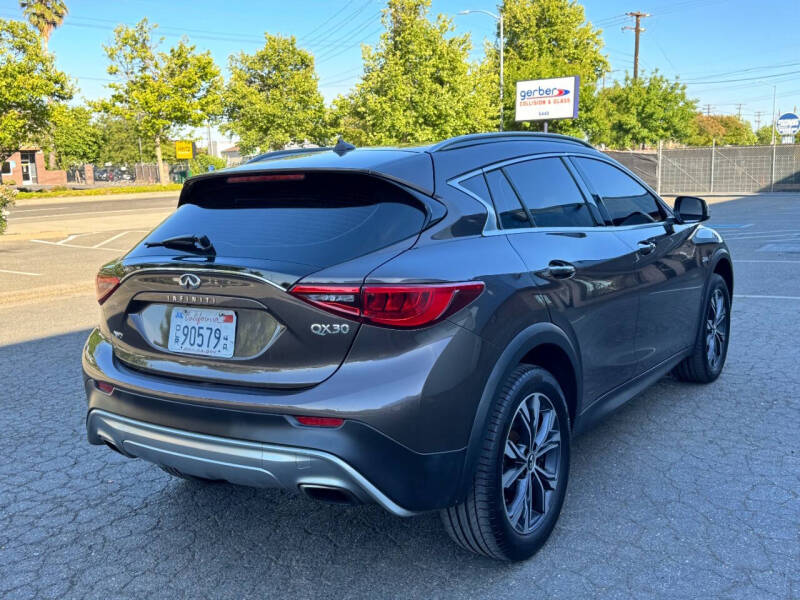 2017 Infiniti QX30 Premium