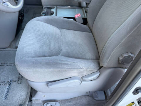 2005 Toyota Sienna LE 7 Passenger