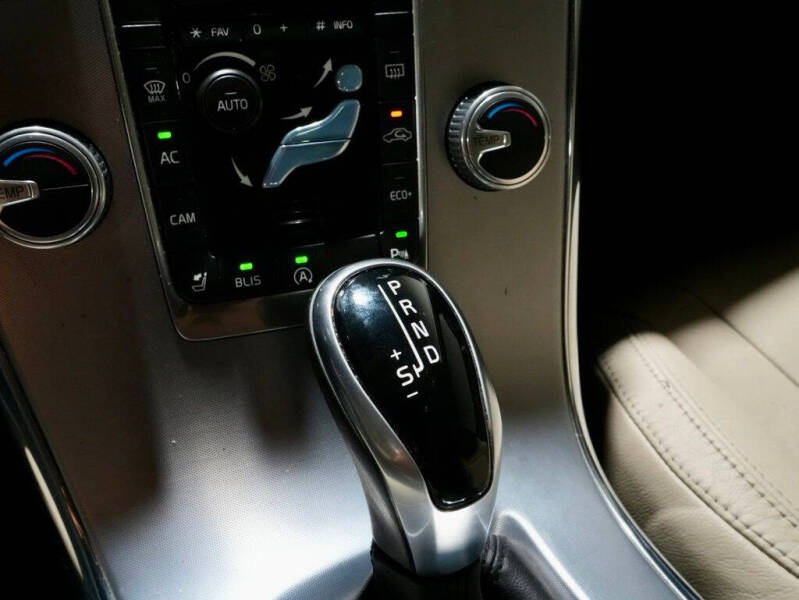 2017 Volvo XC60 T5 Dynamic