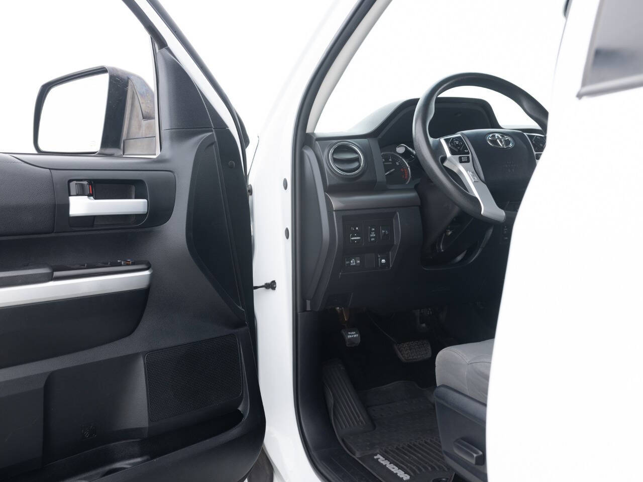 Used Car 2017 Toyota Tundra  Sr5 4x4 4dr Crewmax Cab Pickup Sb (5.7l V8 Ffv) For Sale Under $30,000 In Coal City, Illinois