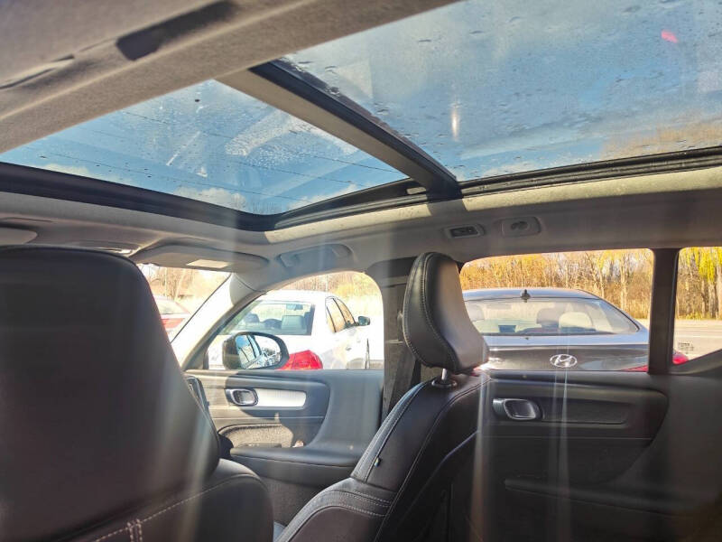 2019 Volvo XC40 T5 Momentum