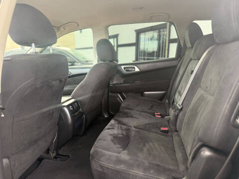 2016 Nissan Pathfinder SV