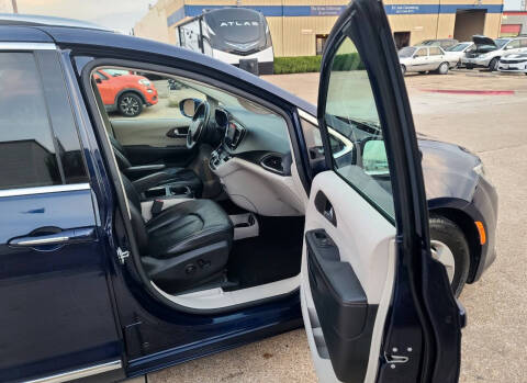 2017 Chrysler Pacifica Touring-L Plus