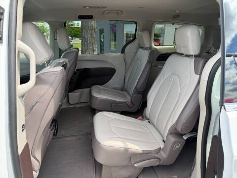 2017 Chrysler Pacifica Touring-L Plus