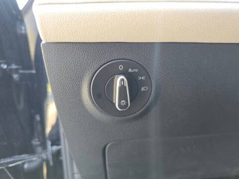 2025 Volkswagen Taos SEL 4Motion