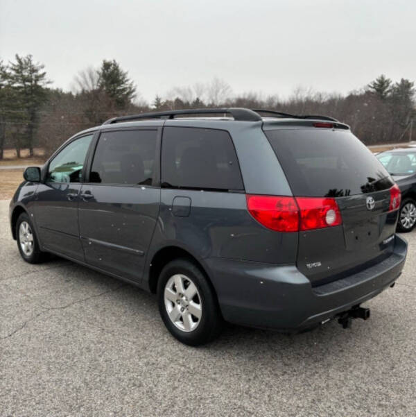 2010 Toyota Sienna LE 7-Passenger