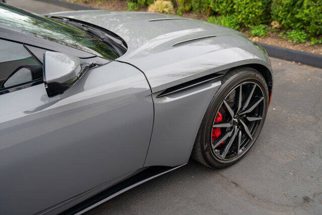 2018 Aston Martin DB11 9