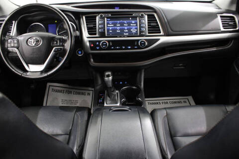 2017 Toyota Highlander SE