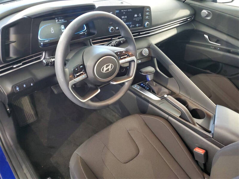 2024 Hyundai Elantra SE