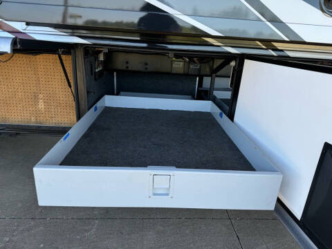 2012 Newmar Dutchstar 4354 ,  450hp, King Bed