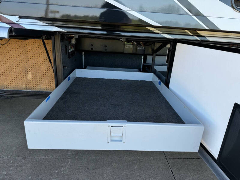 2012 Newmar Dutchstar 4354 ,  450hp, King Bed