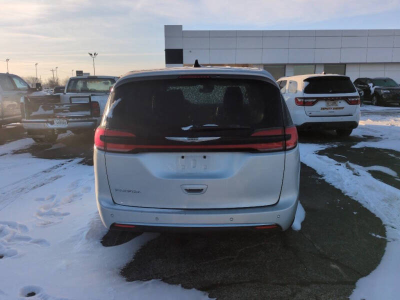 2024 Chrysler Pacifica Touring L
