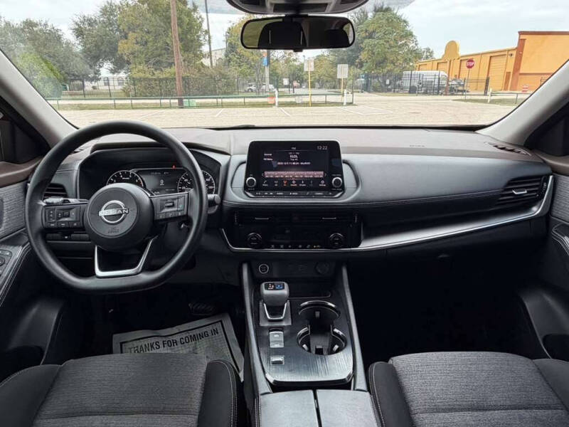 2022 Nissan Rogue SV