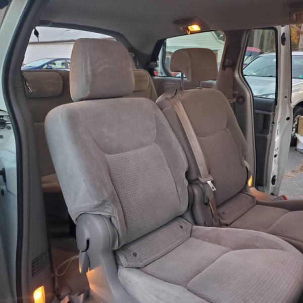 2009 Toyota Sienna CE 7-Passenger