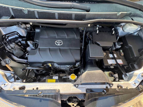2013 Toyota Sienna SE 8-Passenger