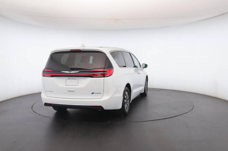 2022 Chrysler Pacifica Hybrid Touring L