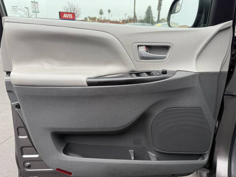 2016 Toyota Sienna LE 8-Passenger