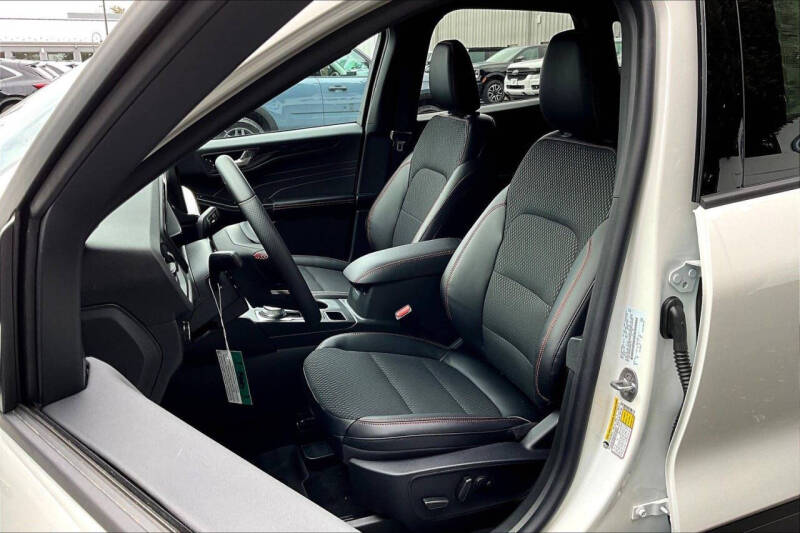 2025 Ford Escape Hybrid ST-Line Select