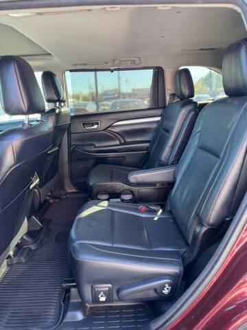 2017 Toyota Highlander SE