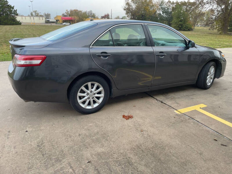 2011 Toyota Camry XLE photo 7