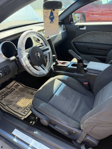 2005 Ford Mustang V6 Deluxe