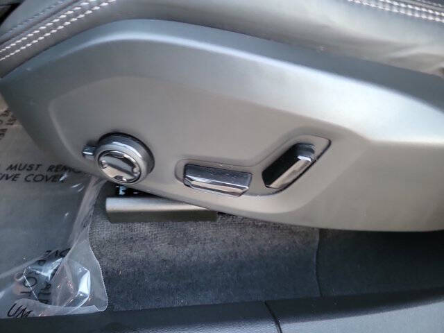 2025 Volvo XC60 B5 Ultra Dark Theme