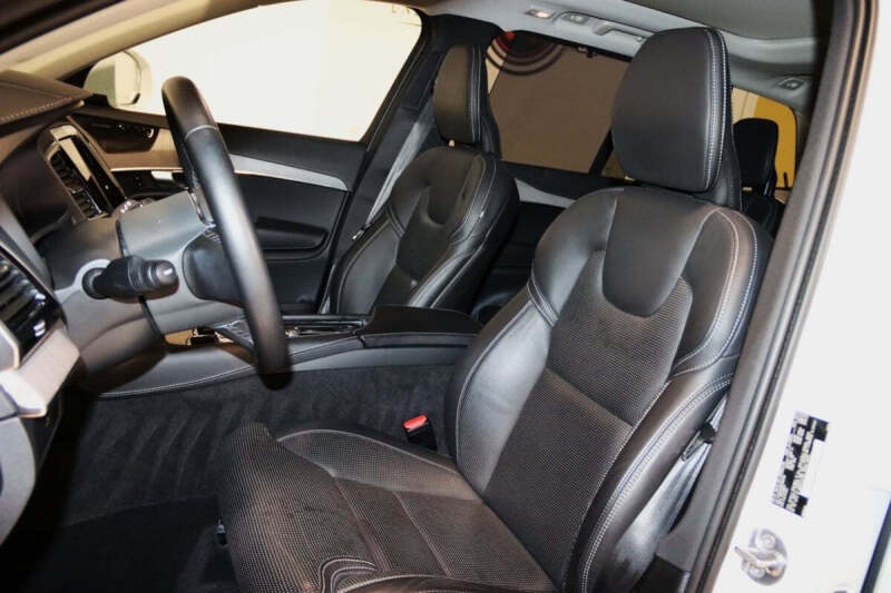 2023 Volvo XC90 B6 Ultimate Bright Theme 7P