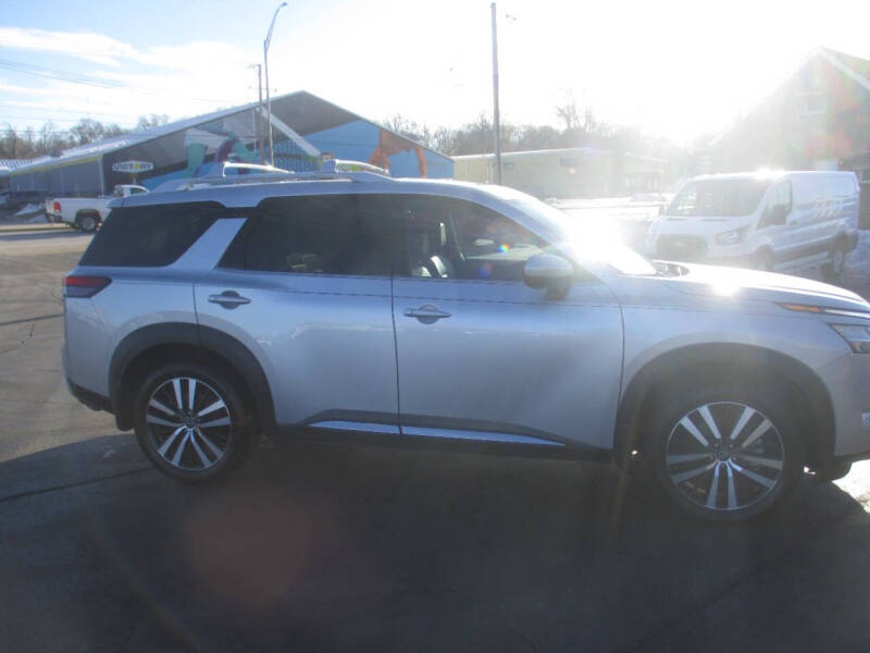 2024 Nissan Pathfinder Platinum