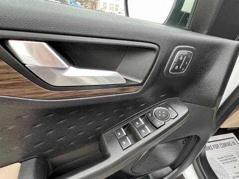 2020 Ford Escape Hybrid Titanium